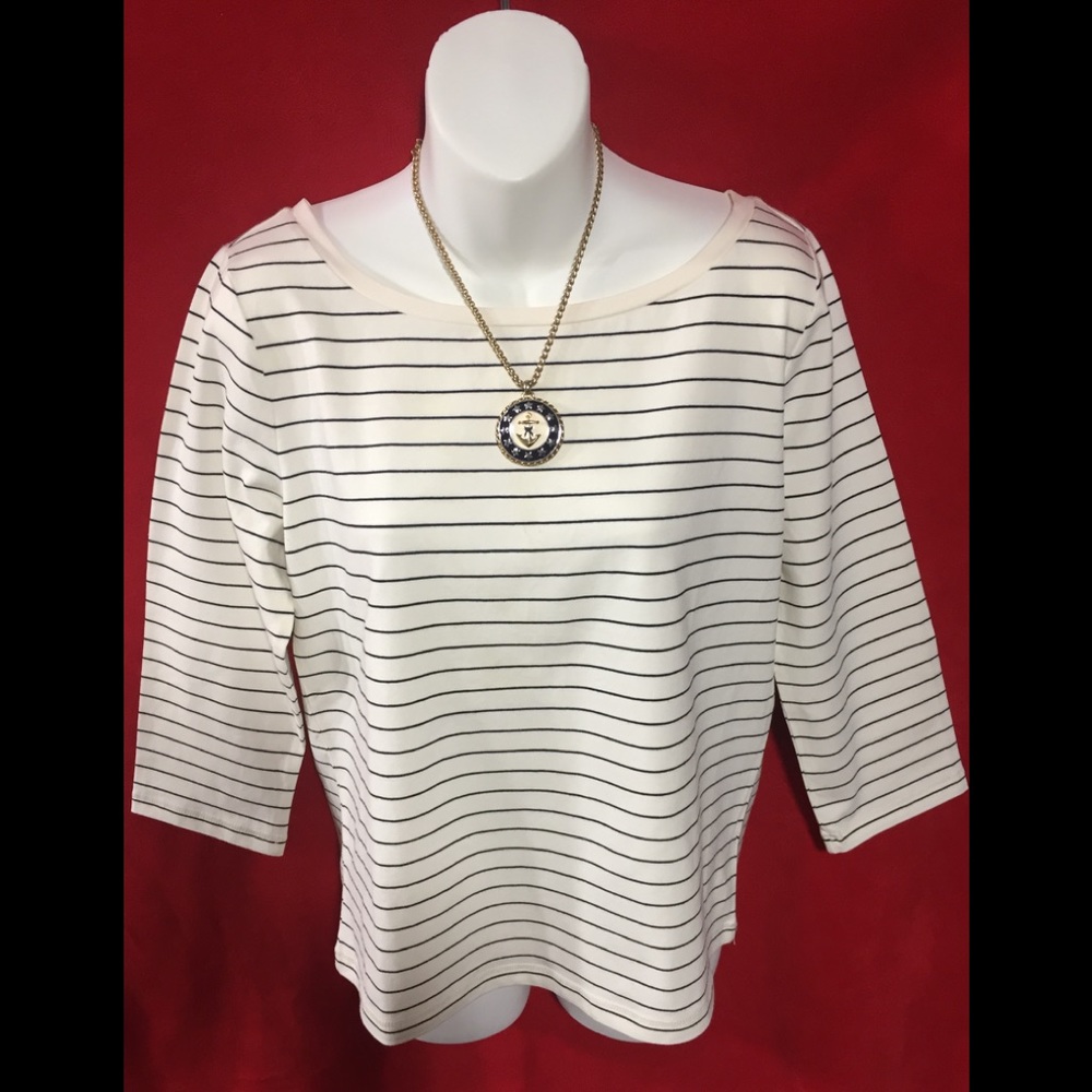 🌷New Price Cut🌷NWT White top w/navy thin stripes